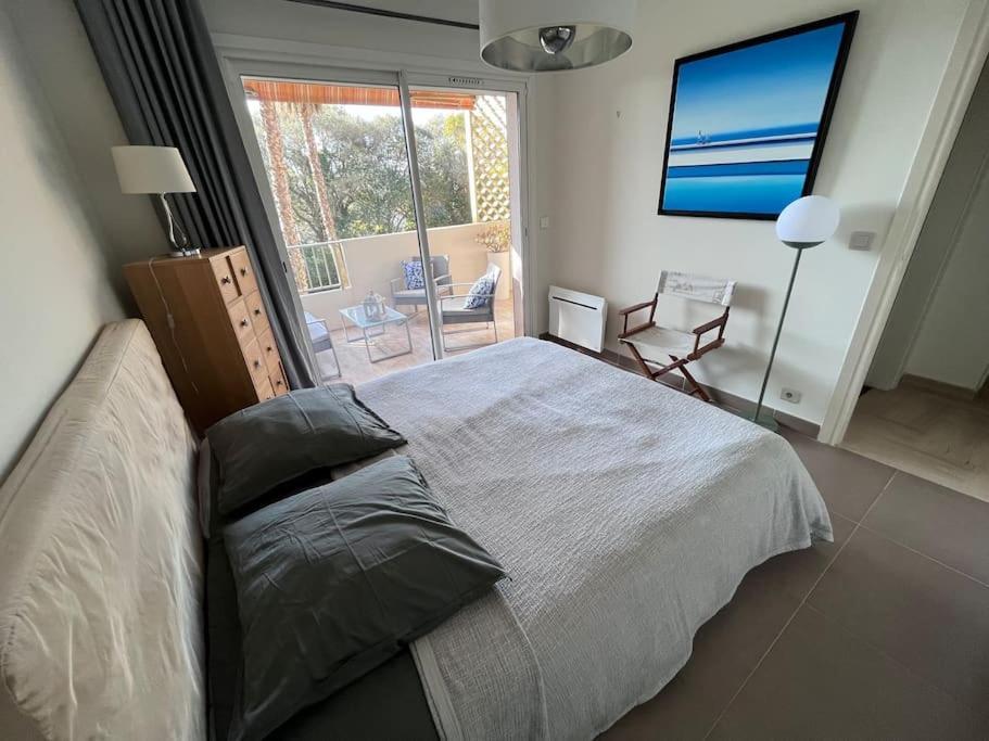 Appartement Avec Terrasse, Vue Jardin Et Piscine Antibes Eksteriør bilde