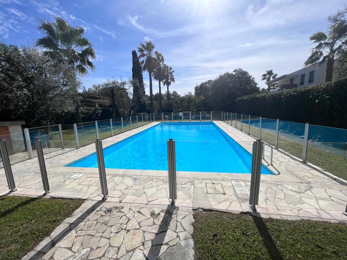 Appartement Avec Terrasse, Vue Jardin Et Piscine Antibes Eksteriør bilde