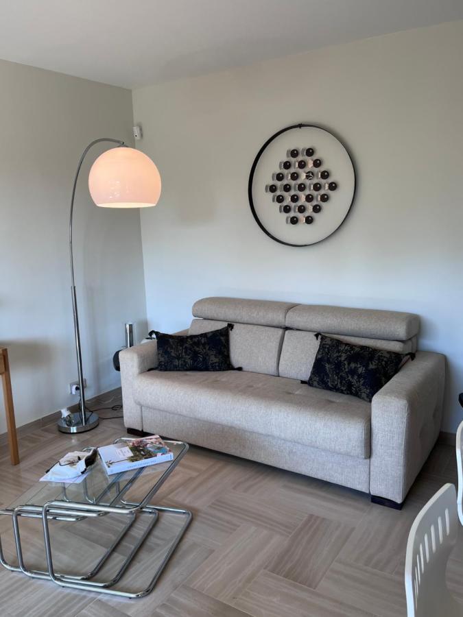 Appartement Avec Terrasse, Vue Jardin Et Piscine Antibes Eksteriør bilde
